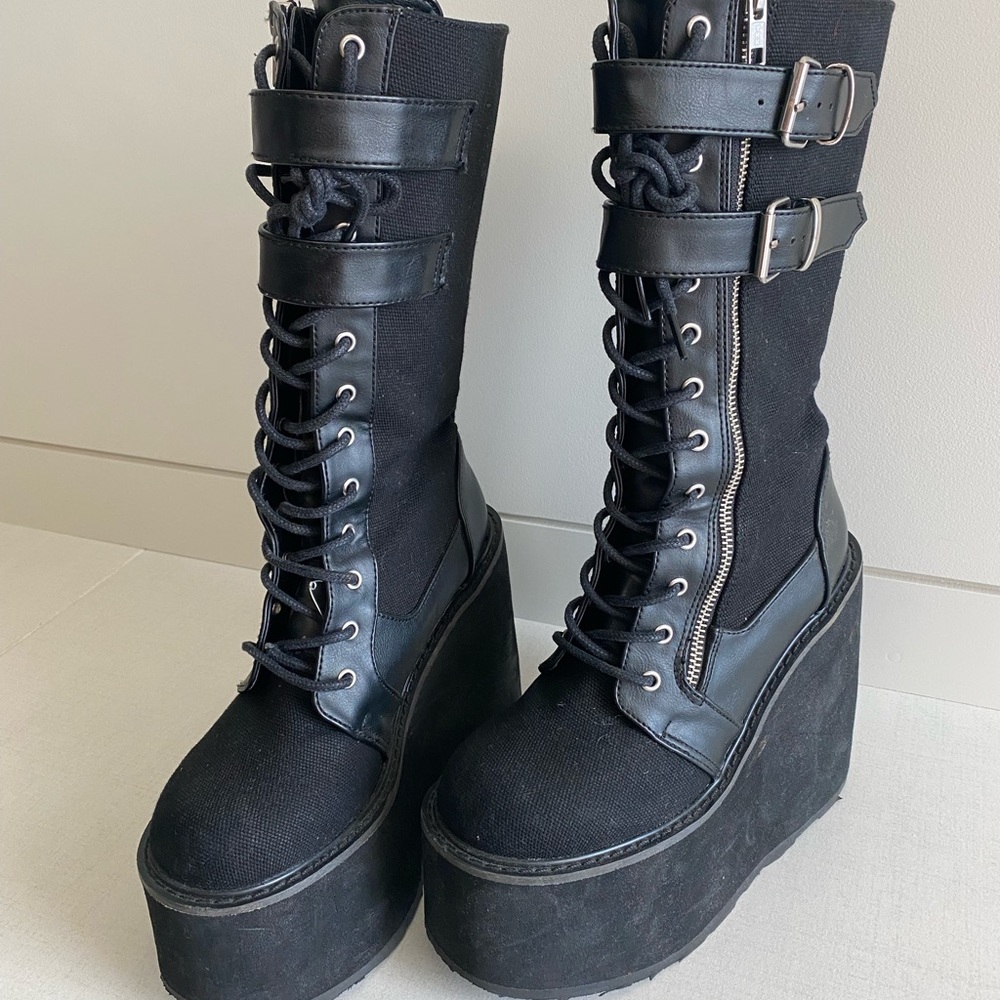 Demonia Swing-221 Boots